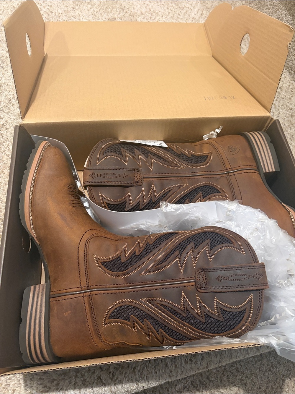 Ariat Men's (unisex) Brown Western Pull-On Boots with Dark Stitch Accents 8 W